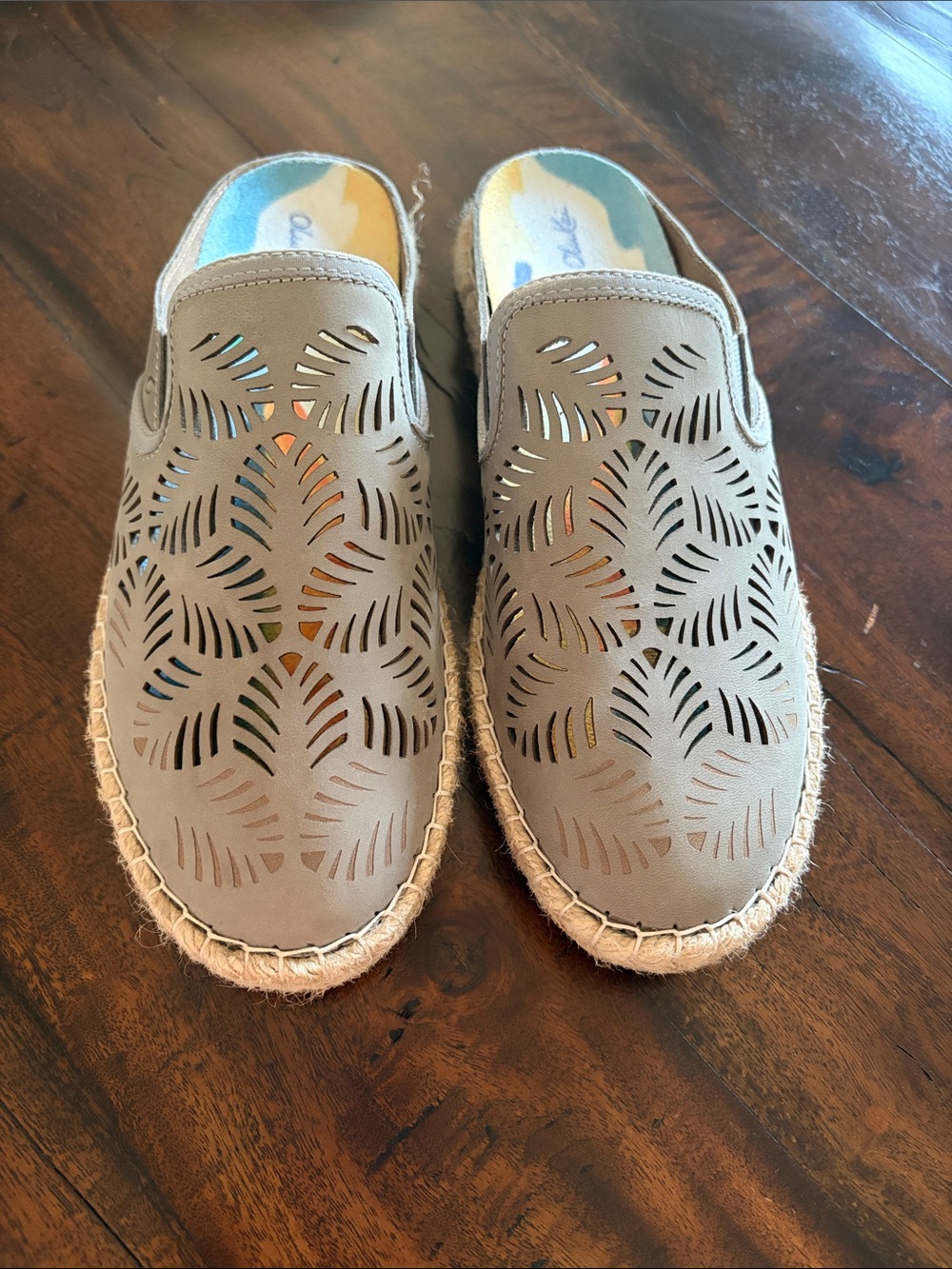 BRAND NEW OluKai Taupe Laser-Cut Espadrille Slip-On Mules